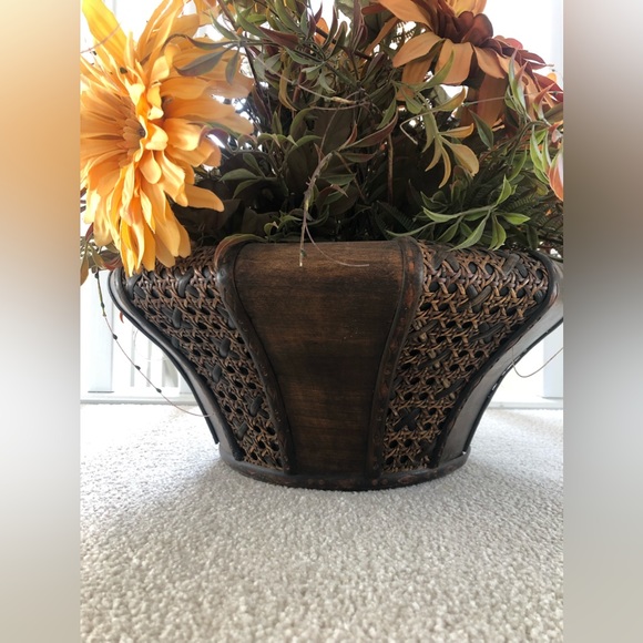 Floral Decor - Picture 2 of 4